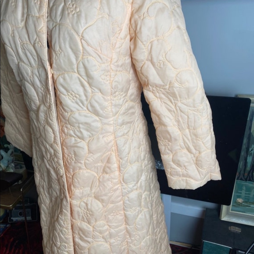 60s vintage quilted robe in peach 🍑 - Picture 8 of 9